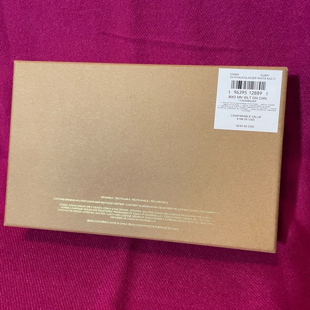 NWT COACH box set: mini wallet with crossbody chain and two charms. - Picture 4 of 16